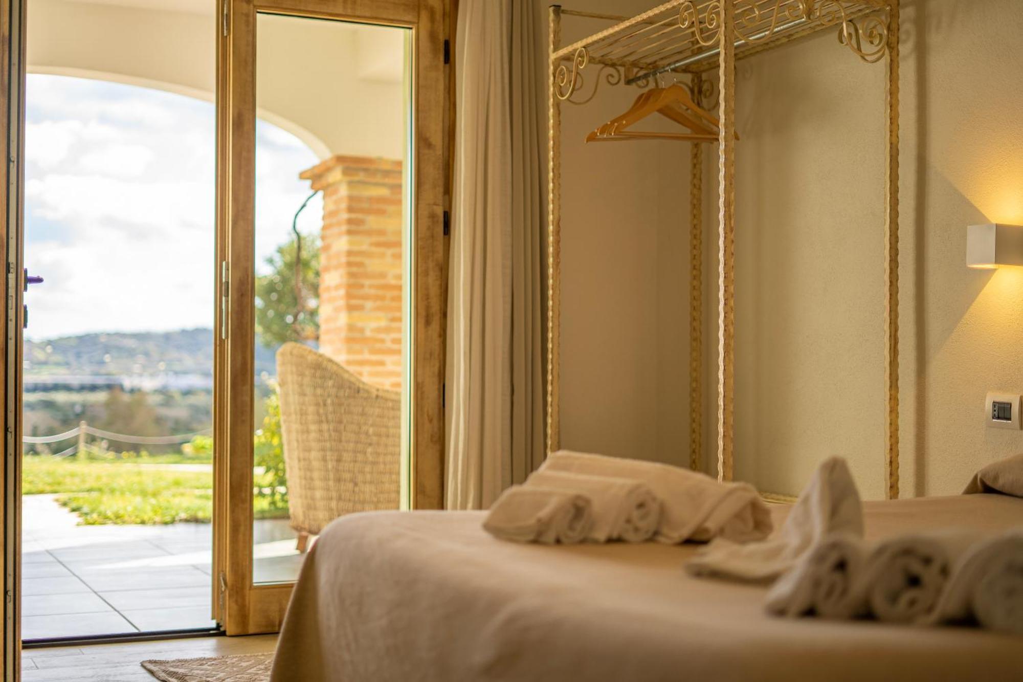 Hotel Essenza Di Mirto La Caletta Dış mekan fotoğraf