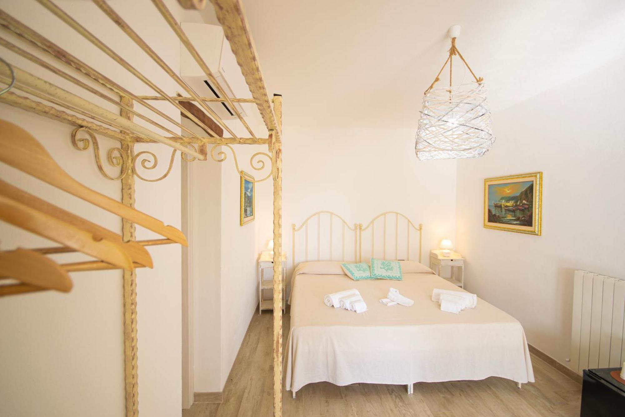 Hotel Essenza Di Mirto La Caletta Oda fotoğraf