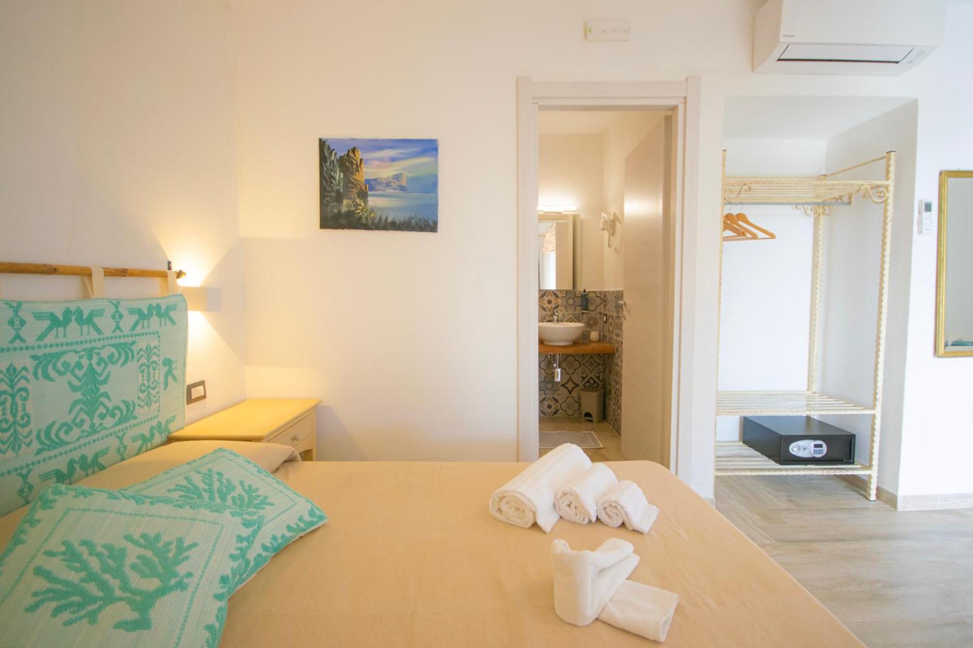 Hotel Essenza Di Mirto La Caletta Oda fotoğraf